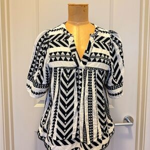 OLD NAVY Black and White Geometric Women's Top